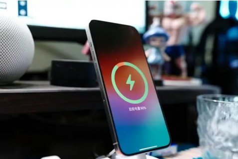 霞山苹果15换屏服务分享用什么充电器给iPhone15充电更好 